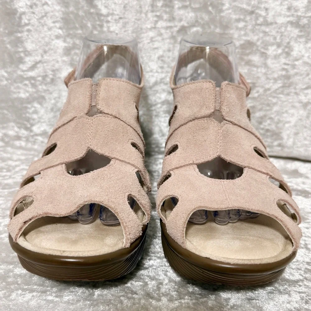 Skechers brand size